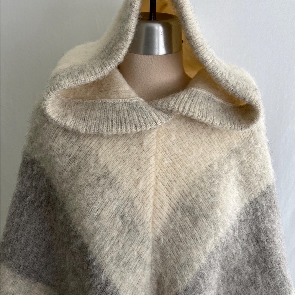 Vintage Hilda LTD Icelandic 100% Wool Poncho Sweater